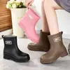 Nuevas botas de lluvia para mujer estilo coreano, engrosadas, resistentes al desgaste, impermeables y antideslizantes, con forro adicional de algodón para mayor calidez, perfectas para otoño e invierno, y con un diseño de media caña a la moda