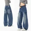 Jeans de trabajo estilo americano azul claro, pierna ancha, corte holgado con una caída favorecedora, diseño recto que estiliza, disponibles en negro y azul, con diferentes composiciones de tela