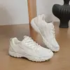 Zapatos Deportivos Casuales de Caña Baja Nuevos Otoño 2026 Malla Transfronteriza Suela Gruesa Zapatos de Papá de Moda Versátiles con Cordones Zapatos Blancos