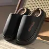 Pantuflas de algodón impermeables para hombre, nuevo estilo otoño/invierno 2026, para uso en interiores en casa, antideslizantes, de suela gruesa, pantuflas de felpa para pareja, estilo invierno para mujer