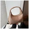 Bolsa de Ombro Transfronteiriça Nova de Primeira Camada Design de Nicho Fashionável Versátil Bolsa de Axila Bolsa de Ombro Único Transversal de Alta Qualidade