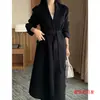 Elegante abrigo de invierno coreano con un estiloso cuello y detalle de corbata, abrigo largo de lana para mujer