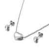 Pendientes de acero inoxidable con forma de corazón y cuentas redondas pequeñas, regalo navideño de dos piezas para mujer, de Amazon Supply.