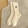 Calcetines estilo miu, calcetines de media pantorrilla bordados con letras para mujer, calcetines de algodón acanalados de color liso, calcetines nuevos estilo coreano para otoño/invierno