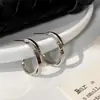 Brincos de Argola Cruzados Versáteis Simples Elegantes de Alta Qualidade Europeus e Americanos para o Dia a Dia Luxo Acessível Design de Nicho Brincos Personalizados da Moda