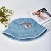 Nuevo Sombrero de Pescador de Mezclilla con Borde Deshilachado Bordado Lindo de Gato KT Japonés para Mujer Primavera Verano Estilo Coreano Ala Ancha Sombrero para el Sol Moderno