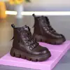 Nova coleção outono/inverno 2025: Botas curtas estilo Martin britânicas, antiderrapantes, com sola plataforma para altura extra e interior espesso forrado com fleece para aquecimento