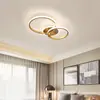 Lámpara de techo minimalista estilo italiano para sala de estar, sensación de lujo ligero y alta gama, luz moderna simple para dormitorio, lámpara dorada de doble círculo para comedor y estudio