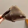 Presilha de garra triângulo com laço estilo coreano para mulheres, presilha de cabelo grande com toque de luxo, presilha tubarão requintada, grampo de cabelo vintage envolto em tecido