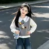 Conjunto de Primavera y Otoño para Niñas 2026 Nuevo Estilo Ropa de Otoño Elegante Chaleco para Niña Jeans Conjunto de Tres Piezas