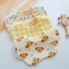 Babero de bebé con pétalos de algodón suave a prueba de derrames con bolsillo de arroz y estampado de dibujos animados para recién nacidos, venta al por mayor de fábrica