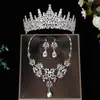 Exquisito Set de Tres Piezas de Joyería de Cristal para Novia Vestido de Fiesta Collar para Clavícula Pendientes Corona Tocado Vestido de Noche