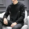 Camiseta masculina de manga comprida, adequada para primavera e outono, corte solto, gola redonda, camada interna fina, base elástica, versátil e moderna