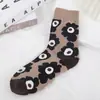 Nuevo diseño de patrón simple blanco y negro calcetines de algodón de vaca lindos de media pantorrilla calcetines casuales de moda al por mayor