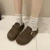 Pantuflas Birkenstock de cuero con suela gruesa para mujer, nuevo estilo vintage de otoño, mules cerrados extremadamente cómodos para calzar sin cordones.