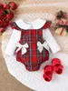 Conjunto de Primavera Blanco con Cuello, Peto a Cuadros Rojos con Tirantes, Atuendo Lindo y Energético para Bebé Gateando, Transfronterizo Europeo y Americano