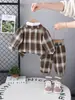 Conjunto de traje de cuadros para niño, estilo coreano de primavera y otoño, conjunto formal de tres piezas para bebé con camisa de manga larga, corbata y pantalones
