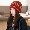 Gorro retro cálido para proteger las orejas para mujer en otoño e invierno, hace que la cara se vea más pequeña, gorro de lana con bordes enrollados, gorro de punto Fair Isle