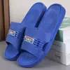 Dropshipping com frete grátis: Chinelos de verão masculinos para uso interno em casa, antiderrapantes, resistentes a odores, duráveis para uso externo, sapatos masculinos de sola grossa