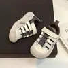 Sandalias Deportivas para Niños 2026 Verano Nuevo Versión Coreana Casual para Niños Suela Suave para Niñas Exterior Transpirables Zapatos de Malla Única