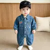 Ropa para Bebé 2026 Estilo Nuevo Mono de Mezclilla para Niños, Mameluco con Bolsillo Elegante, Ropa de Exterior para Primavera y Otoño