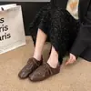 Zapatos planos retro color marrón otoñal de punta cuadrada, nueva colección 2026, versátiles y modernos zapatos de cordones de piel para mujer