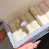 Anel Aberto Oval com Zircônia Banhado a Ouro Real 18k Design de Anel para Dedo Indicador com Sensação de Nicho de Alto Padrão Versátil Joia para Mão