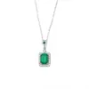 Nuevo Estilo Temperamento Esmeralda Piedra Preciosa Colgante Collar Conjunto de Joyería Micro-Pavimentado Diamante Aretes de Botón Sensación de Alta Gama Lujo Ligero Anillo