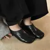 Sapatos retrô de nicho super macios de couro bovino com bico dividido e pele de porco para mulheres, sapatos planos de calçar, pequenos sapatos de couro versáteis em estilo britânico