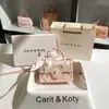 Una generación de bolso pequeño de giro 2024 nuevo bordado de alto sentido lazo bolsa cuadrada pequeña al por mayor
