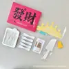 Caja de Regalo de Riqueza Cuchillo Tenedor Plato para Pastel Juego de Seis Piezas Fiesta Horneado Cuchillo de Plástico Fabricante Juego de Vajilla Desechable para Cumpleaños