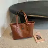 Bolso tote tejido de moda estilo coreano para mujer, nuevo bolso de hombro casual de moda 2026, bolso de gran capacidad para el antebrazo