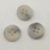 Botões de Resina de Alta Qualidade, Botões de Quatro Furos com Textura de Chifre Imitado, Fornecimento Direto do Fabricante para Casacos, Trench Coats, Jaquetas e Ternos