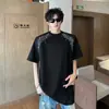Camiseta de Manga Corta con Hombros Acolchados y Diseño de Cuentas Pintadas en Spray, Estilo Trendy Americano para Hombre en Verano, Top Holgado de Media Manga