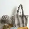 Novas Bolsas de Pelúcia Outono e Inverno para Mulheres, Bolsas de Ombro Modernas de Grande Capacidade, Bolsas Peludas Estilo Coreano, Bolsas Twitter para o Trabalho, Bolsas de Mão