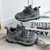 Zapatos de malla modernos para niños y niñas, ligeros y antideslizantes, zapatillas deportivas infantiles Otoño 2026, zapatos de senderismo para exteriores estilo papá