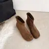 Botas Curtas Birkenstock Estilo Coreano com Separação de Dedos Femininas 2026 Novas Outono/Inverno Botas Chelsea Retrô de Camurça Botas Martin Versáteis