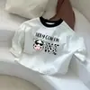 Nueva camiseta base de manga larga para niños 2026 nuevo estilo unisex color block para bebé cuello redondo camiseta top de corazón de dibujos animados primavera y otoño
