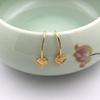 Aretes antiguos de estilo nacional dorado que conservan el color, con gancho para la oreja vintage, patrón de nube, nube auspiciosa, flor de la suerte, gancho para pez, accesorios de joyería