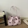 2026 Bolsa de Ombro/Axila Feminina Casual Nova Tendência Moda Fresca Simples Criativa com Bolinhas Grandes Texturizada