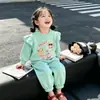 Conjunto Súper Lindo para Niñas Nuevo Sudadera con Capucha y Hombros Fruncidos de Dibujos Animados Primavera y Otoño Nuevo Conjunto de Dos Piezas de Pantalones Jogger Lindos de Dibujos Animados