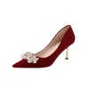 Sapatos de casamento, sapatos de noiva, saltos agulha vermelhos, novo modelo 2026 para mulheres, confortáveis para os pés, adequados para o brinde, sapatos de casamento para vestido Xiuhe estilo chinês