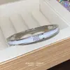 Pulsera de Acero de Titanio que No se Desvanece para Mujer, Galvanizado al Vacío de 18K, Pulsera con Cierre de Moda Versátil, Joyería Transfronteriza
