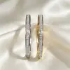Suministro transfronterizo exclusivo de pulseras de acero de titanio incrustadas con diamantes con diseño abierto en colores dorado y plateado, joyería para mujer que no pierde el color directamente de fábrica