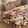 Juego de ropa de cama de cuatro piezas de terciopelo de leche para invierno, acolchado engrosado y forrado de felpa, sábana doble y funda de edredón
