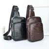 Nueva Bolsa de Pecho y Hombro para Hombre con Patrón de Cocodrilo Piel de Vaca de Primera Capa Bolso Cruzado Moda Tendencia Bolso de Hombro Frontal en stock Venta al por mayor