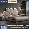 Conjunto de Cama Estofada de Madeira Maciça de Luxo Leve Italiano para Quarto Principal Cama de Casal 1,8m com Mesinha de Cabeceira Inteligente