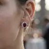 Pendientes Clásicos de Alta Gama, Pendientes de Nicho de Lujo Ligero, Pendientes Chapados en Oro de Alta Gama, Accesorios Versátiles Personalizados con un Estilo Sencillo y Elegante