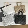 Bordado Artístico Fio para Deslocamento 2025 Inverno Novo Algodão Moda Feminina Estilo Coreano Bolsa de Ombro Único Bolsa Tote Acolchoada de Mão