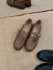 Sapatos Mary Jane Retrô, sapatos femininos, novo estilo coreano 2026, estilo britânico, fivela dourada, tira única, sapatos pequenos de couro, mocassins